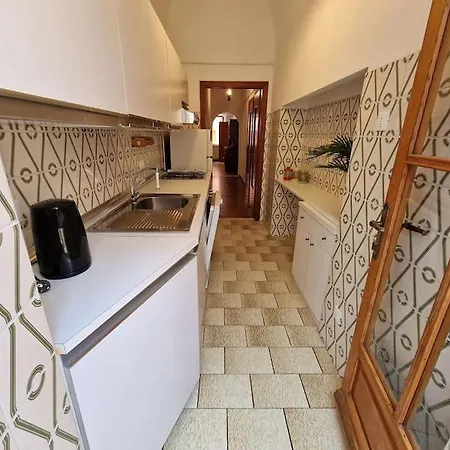 Silver Sands - Traditional - 4 Beds & Terrace By The Beach Apartman Finale Ligure