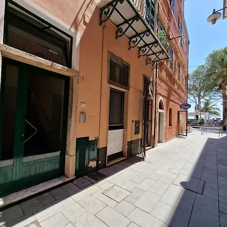 Apartman Silver Sands - Traditional - 4 Beds & Terrace By The Beach *