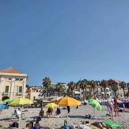Apartman Silver Sands - Traditional - 4 Beds & Terrace By The Beach Finale Ligure