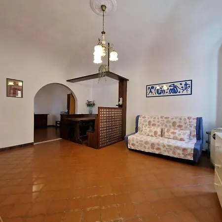 Apartman Silver Sands - Traditional - 4 Beds & Terrace By The Beach