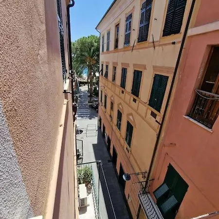 Apartman Silver Sands - Traditional - 4 Beds & Terrace By The Beach