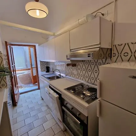 Silver Sands - Traditional - 4 Beds & Terrace By The Beach *