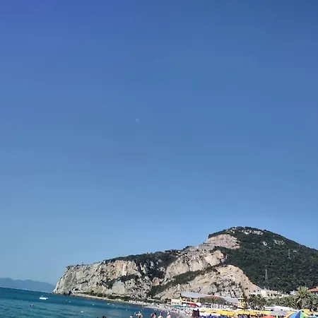 Apartment Silver Sands - Traditional - 4 Beds & Terrace By The Beach